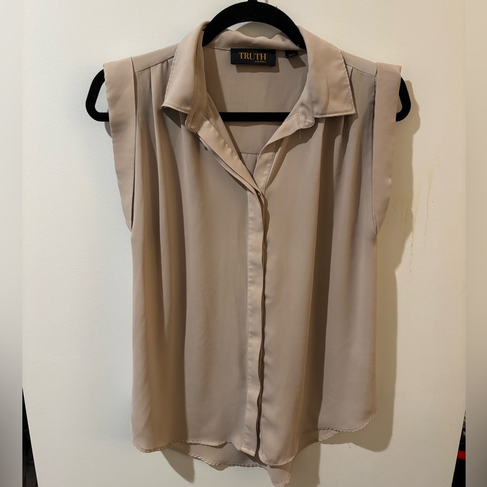 Truth by Republic Women's Beige Sleeveless Blouse